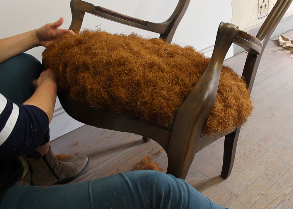 Comment réaliser une mise en crin homogène et avec la bonne quantité (crin végétal) sur 1 Voltaire