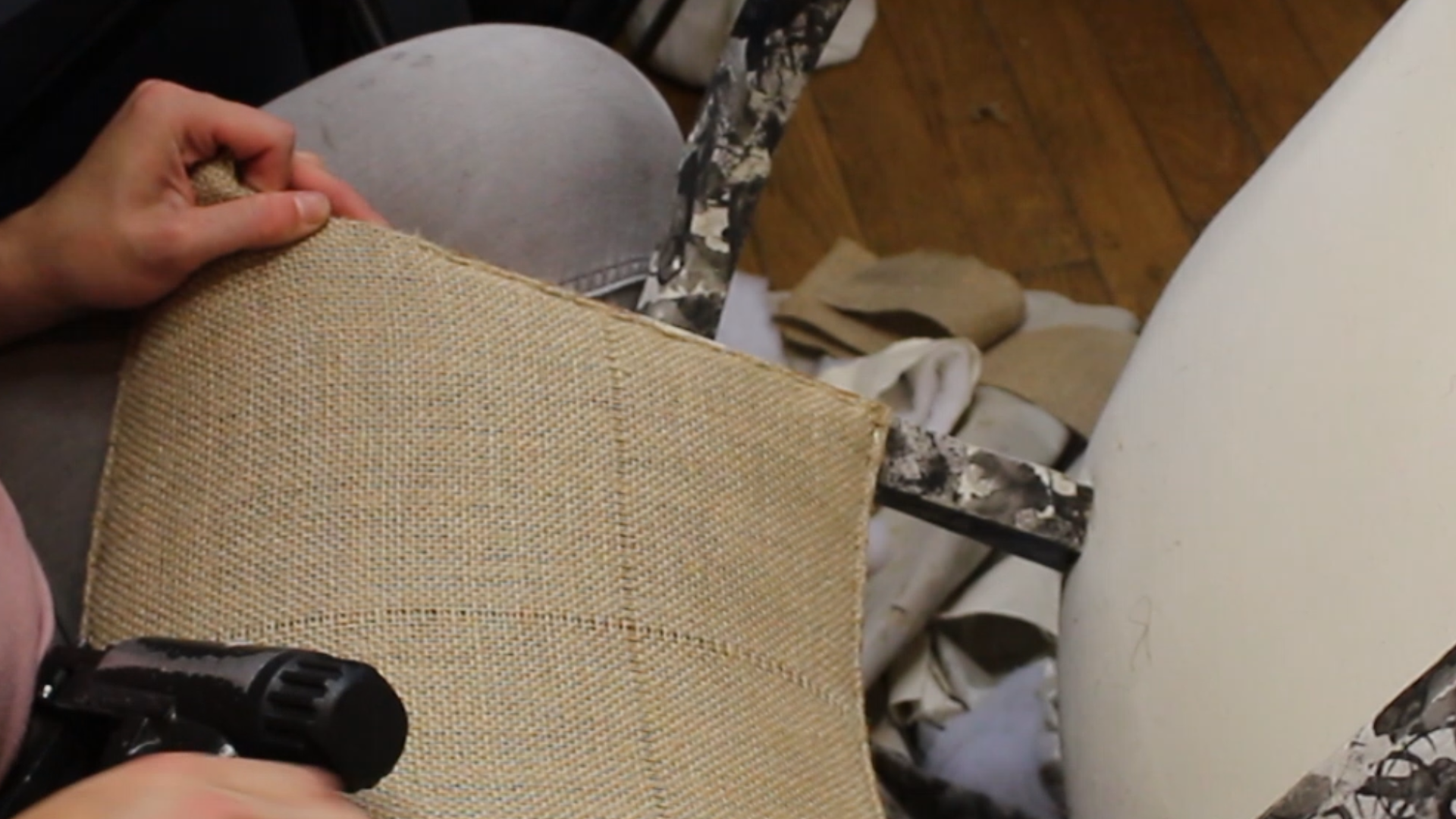 Comment réaliser une garniture traditionnelle  fine et propre sur le dossier d'un Bridge